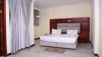 Suite, City View | Desk, laptop workspace, free WiFi