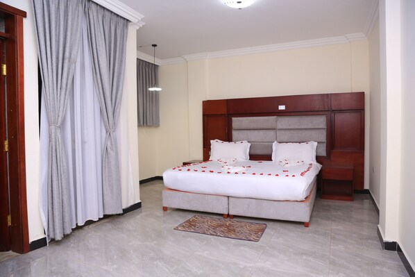 Suite, City View | Desk, laptop workspace, free WiFi - Yemata Hotel (Gondar)