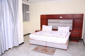 Suite, City View | Desk, laptop workspace, free WiFi - Yemata Hotel (Gondar)