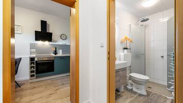Shower, towels