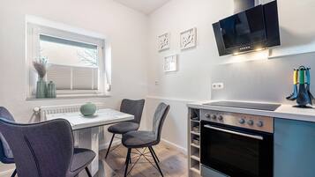 Kühlschrank, Ofen, Herdplatte, Geschirrspüler