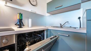 Køleskab, ovn, kogeplade, opvaskemaskine