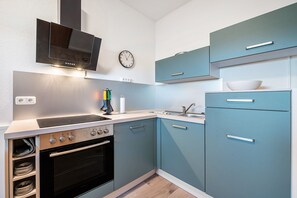 Kühlschrank, Ofen, Herdplatte, Geschirrspüler