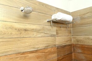 Amenidades de baño gratuitas, pantuflas, bidet, toallas