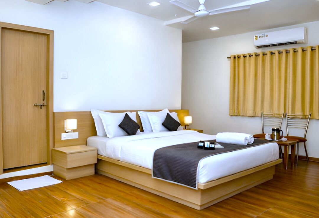 Club Room, City View