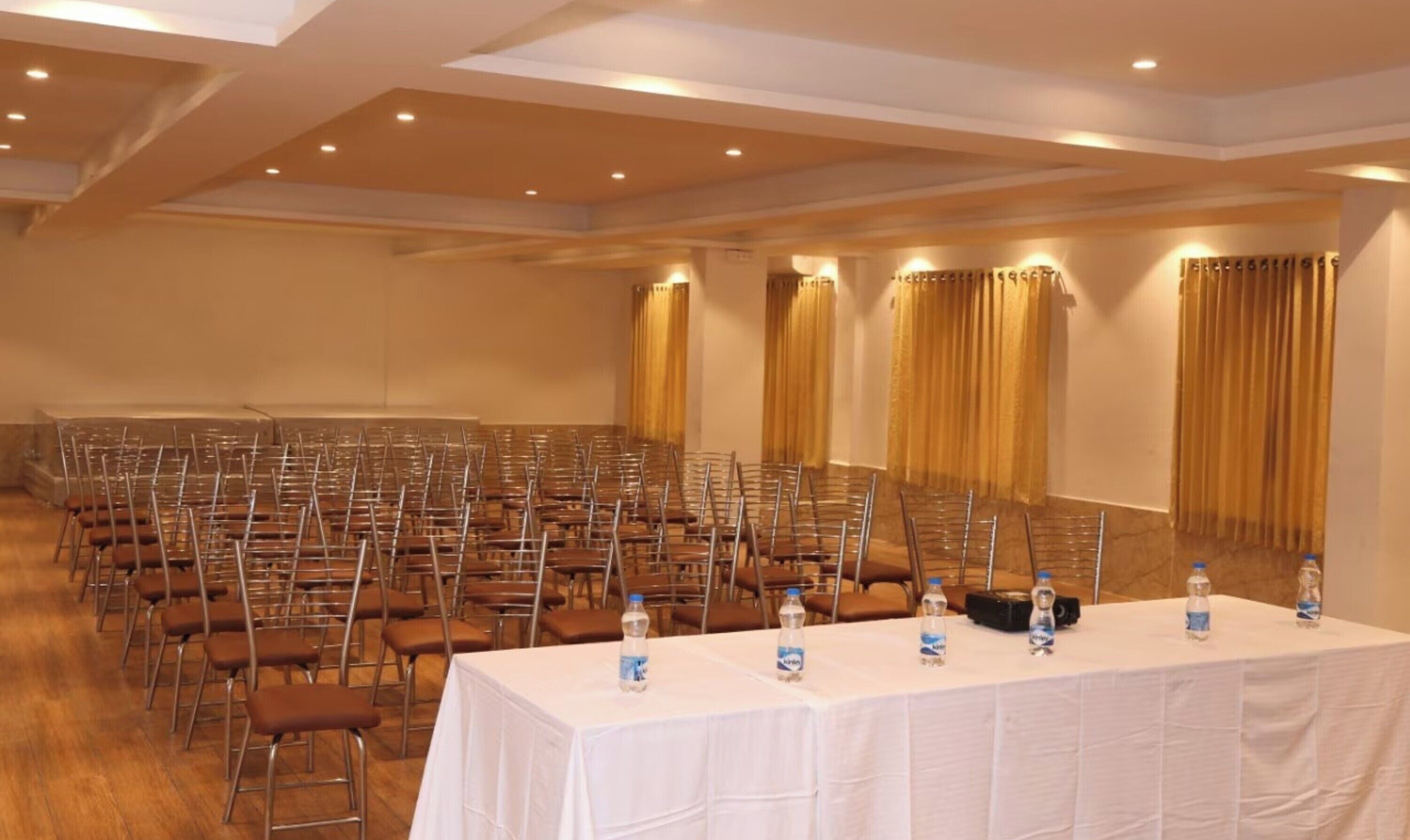 المنشأة من الداخل