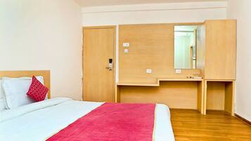 Habitación Business | Escritorio, sistema de insonorización, wifi gratis y ropa de cama