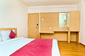 Desk, soundproofing, free WiFi, bed sheets - Hotel The Rivera (Rajkot)