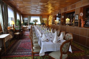 Banquet hall - Hotel Bären - Three-Star: Single Room 9 / Breakfast Included / 1 Person / Balcony / WiFi (Bernau im Schwarzwald)