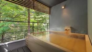 Premium Cottage, River View | Bathroom | Bathtub, free toiletries, hair dryer, slippers - Onsen Glamping ShimaBlue (Nakanojo)