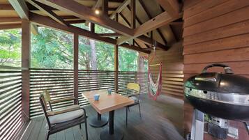 Basic Cottage | Balcony view