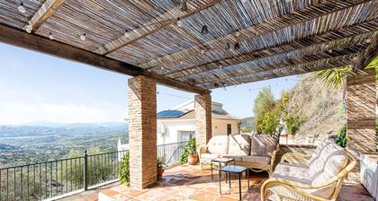 Villa 'Mirador' with Lake View, Wi-Fi and Air Conditioning
