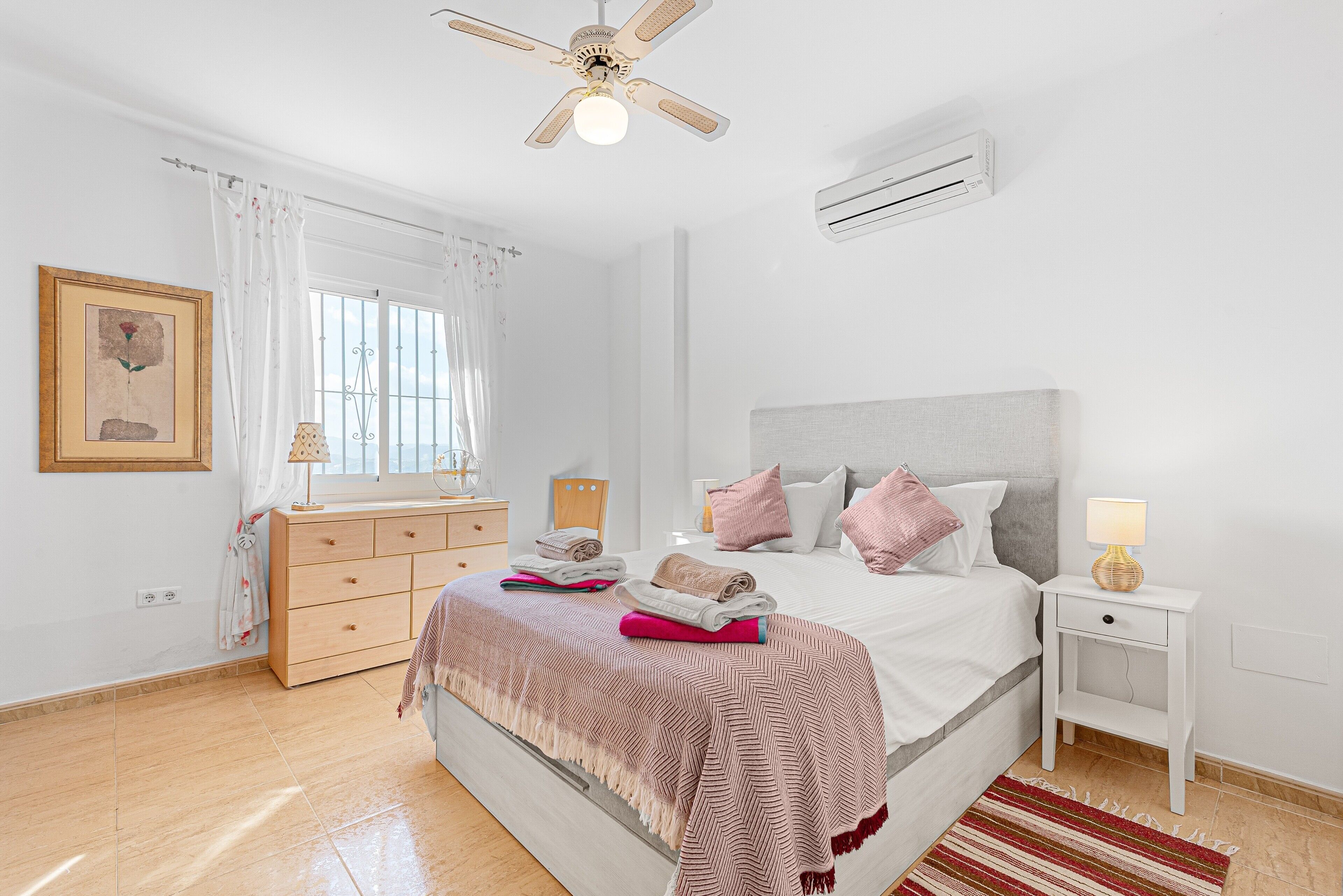 3 bedrooms, iron/ironing board, WiFi, bed sheets