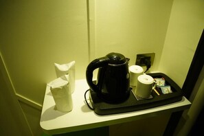 Triple Room, City View | Coffee and/or coffee maker