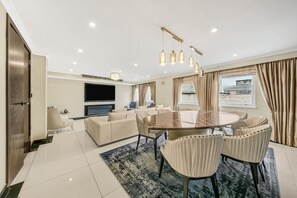 Appartement Design, vue ville | Coin séjour