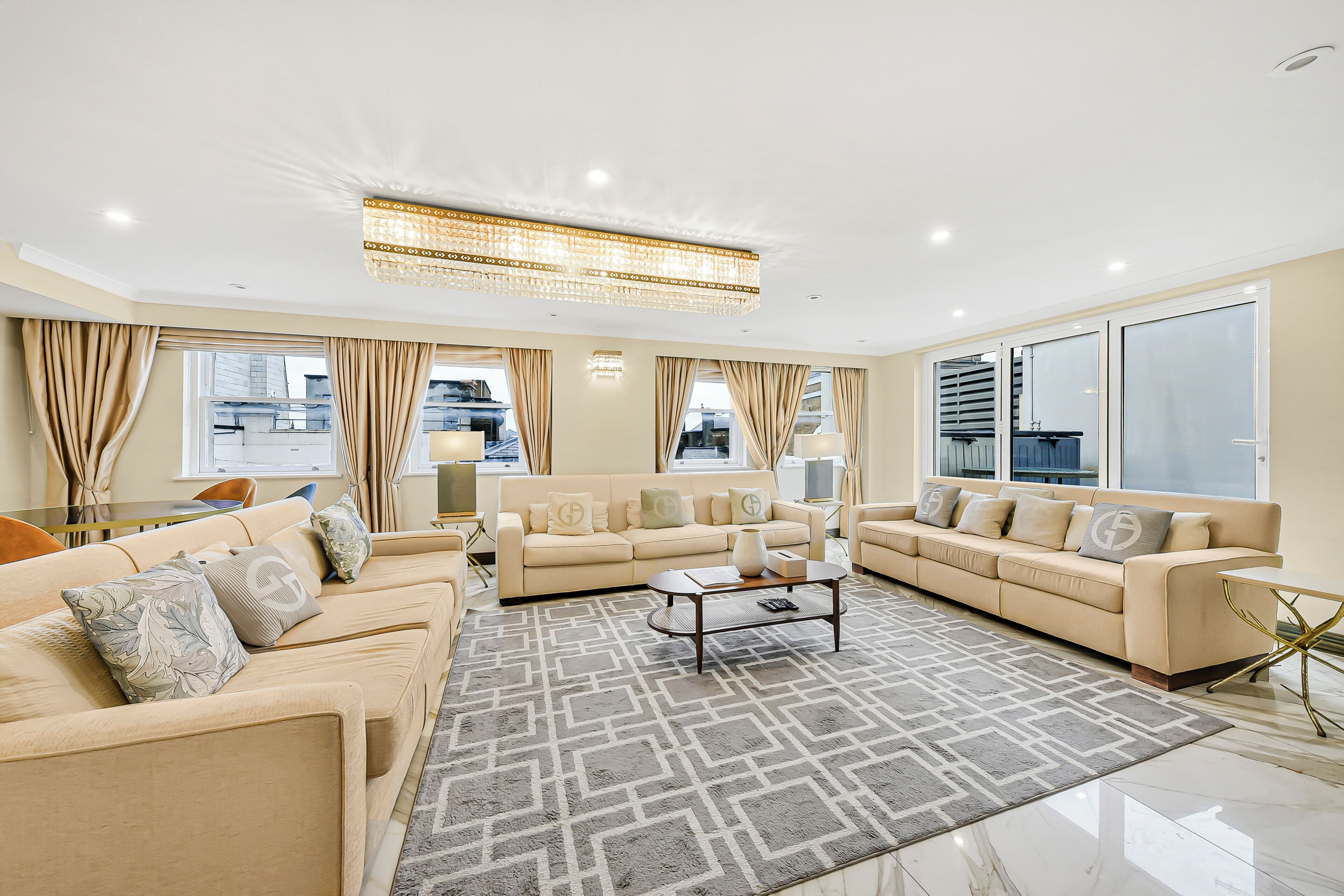 Design Apartment, City View | Living area