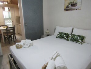 Iron/ironing board, Internet, bed sheets - House of Natalina (Scicli)