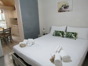 Iron/ironing board, Internet, bed sheets - House of Natalina (Scicli)