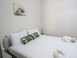 Iron/ironing board, Internet, bed sheets - House of Natalina (Scicli)