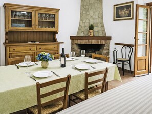 Dining - Wonderful private villa for 6 guests with WIFI, TV and pets allowed (Anghiari)