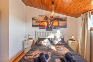 Iron/ironing board, WiFi, bed sheets - Casa Reina: Villa with Large Themed Pool and Water Slides (Castellnou de Bages)