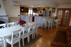 Dining - Casa Reina: Villa with Large Themed Pool and Water Slides (Castellnou de Bages)