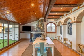 Dining - Casa Reina: Villa with Large Themed Pool and Water Slides (Castellnou de Bages)