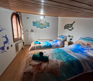 Iron/ironing board, WiFi, bed sheets - Casa Reina: Villa with Large Themed Pool and Water Slides (Castellnou de Bages)