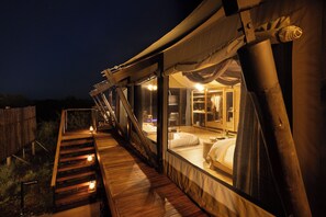 Premium bedding, free minibar, in-room safe, desk - 18 On The Hill (LP)