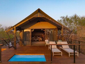 Terrace/patio - 18 On The Hill (LP)