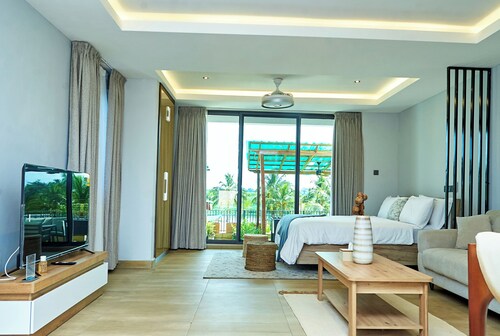 The Dawn at Volta Vista - Riverside Studio with Pool, WiFi & Power Backup