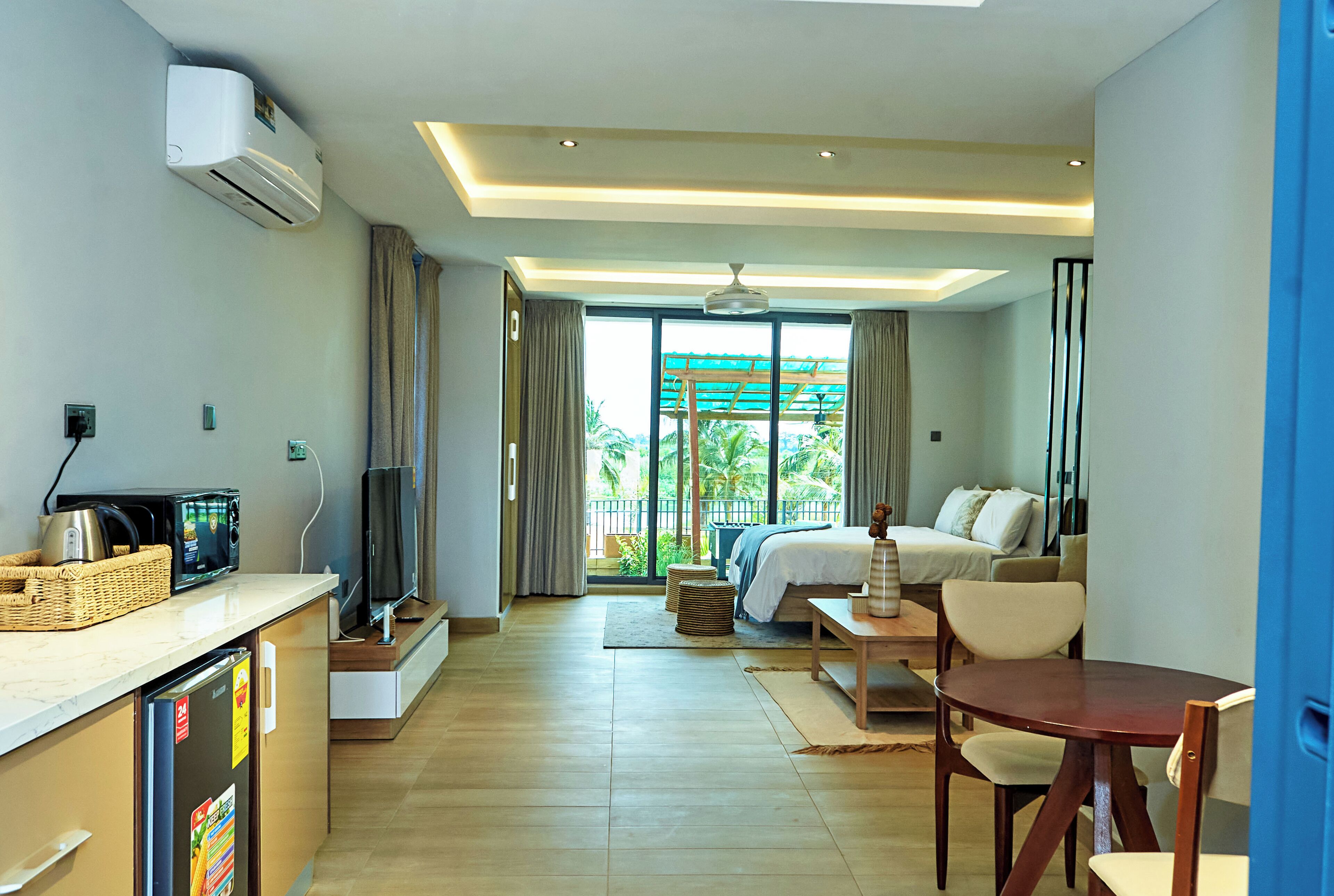 Tabla de planchar con plancha, wifi y ropa de cama 