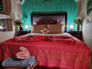 Deluxe Double Room, Patio, City View | Kalis bunyi, Wi-fi percuma 