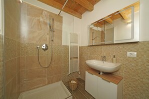 House - Corte Fasanella 48 in Toscolano-maderno (Toscolano Maderno)