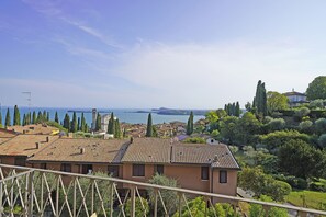 House, Smoking - Blue Vista in Gardone Riviera (Gardone Riviera)