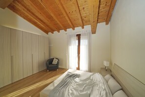 House, Smoking - Albatros B8 in Toscolano-maderno (Toscolano Maderno)