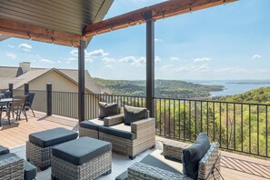 Property grounds - Amazing Table Rock Views - Sleeps 32 - indoor pool (Branson)