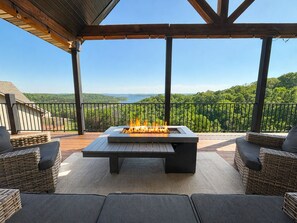 Terrace/patio - Amazing Table Rock Views - Sleeps 32 - indoor pool (Branson)