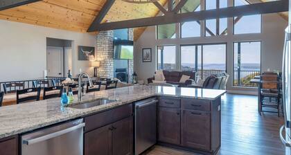 Amazing Table Rock Views - Sleeps 32 - indoor pool