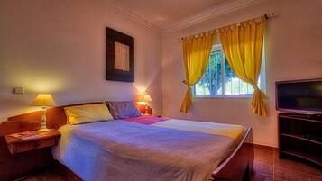 BĂŒgeleisen/BĂŒgelbrett, WLAN, BettwĂ€sche