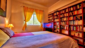 Iron/ironing board, WiFi, bed sheets - Holiday Home 'Jo's Place' with Shared Pool, Private Terrace and Wi-Fi (Carvoeiro)