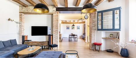 TV, DVD player, stereo