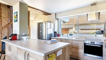 Refrigerador, microondas, horno, placa de cocina