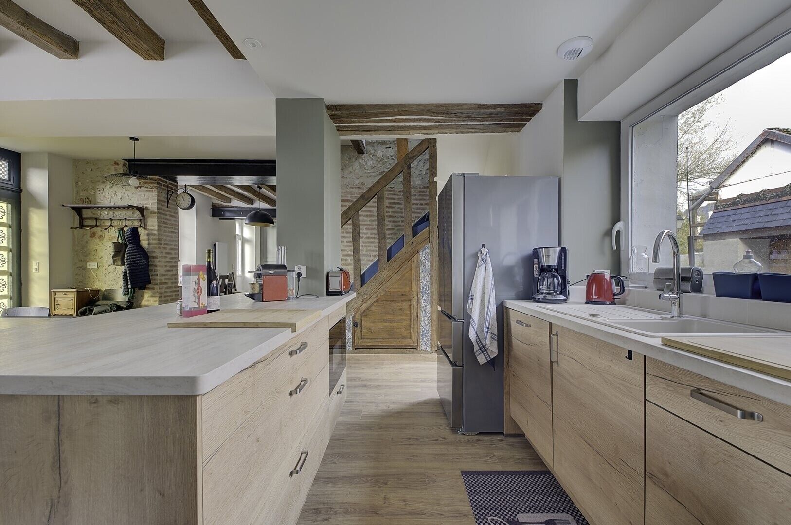 Frigorífico, microondas, horno y placa de cocina