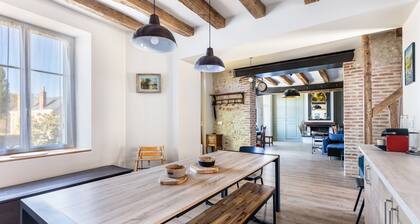 Charming Cottage with Spa for 8–10 Guests, Near Loire Castles