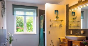 Secador de pelo y toallas