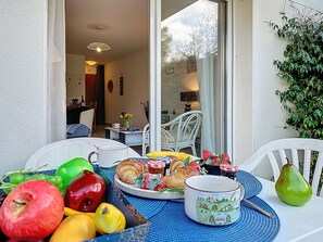 Outdoor dining - Le Clos de la Corderie by Interhome (Pornic)