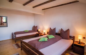 WiFi, bed sheets - Casa Mosului triple room 2 (Cartisoara)