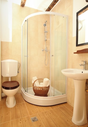 Hair dryer, towels, soap, toilet paper - Casa Mosului triple room 2 (Cartisoara)