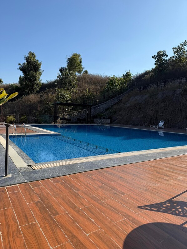 Outdoor pool - Hotel Anan Palace (Abu Road)